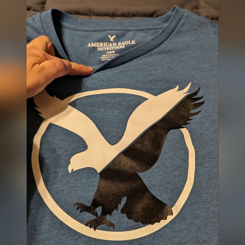 🔥🔥Bundle Deal 1 Express & 1 American Eagle Mens Graphic T-Shirts Size Medium